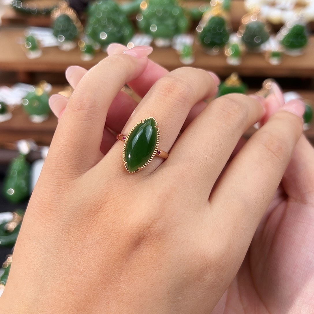 和田玉18K金镶嵌戒指菠菜绿马眼戒指