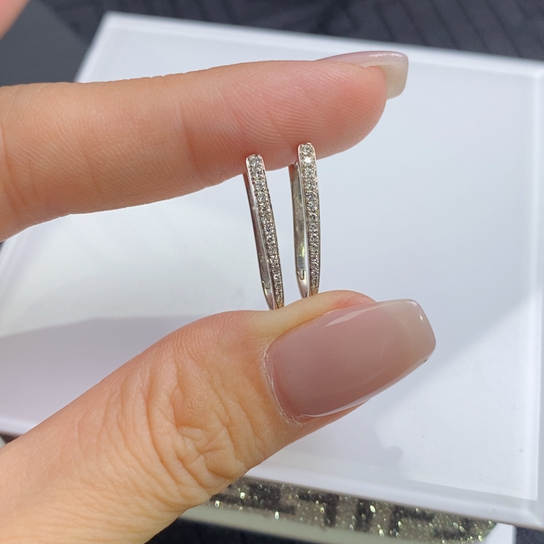 耳饰18K金镶嵌钻石经典款耳包