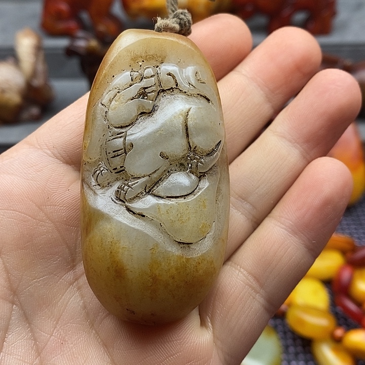 未镶嵌蛇纹石玉颈饰