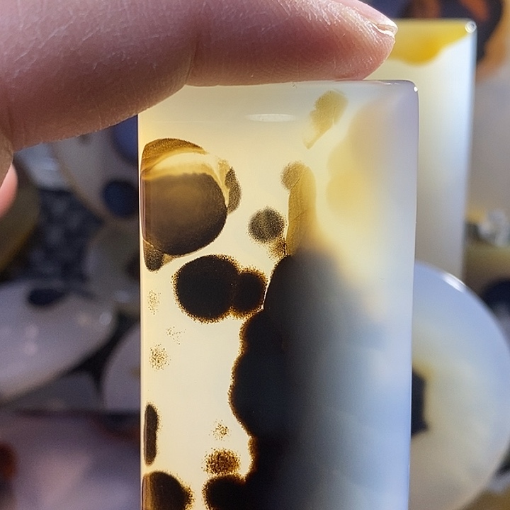 未镶嵌颈饰玛瑙/玉髓心**树