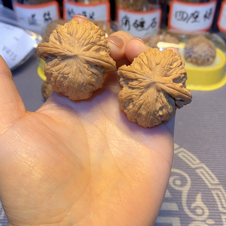 桃核把件416。   磨盘41