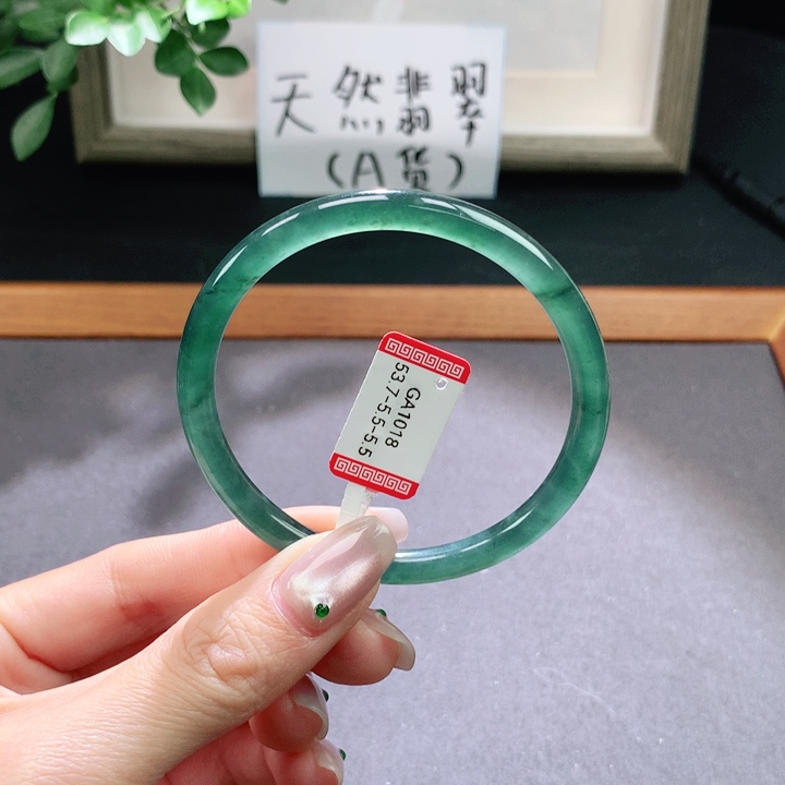 翡翠手镯未镶嵌天然翡翠手镯