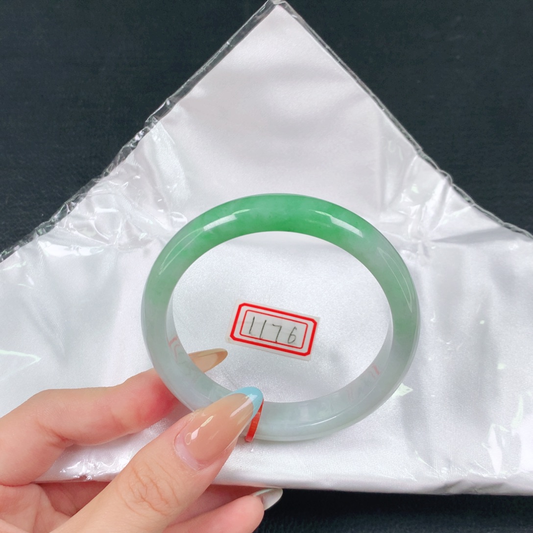 翡翠手镯未镶嵌天然翡翠手镯04