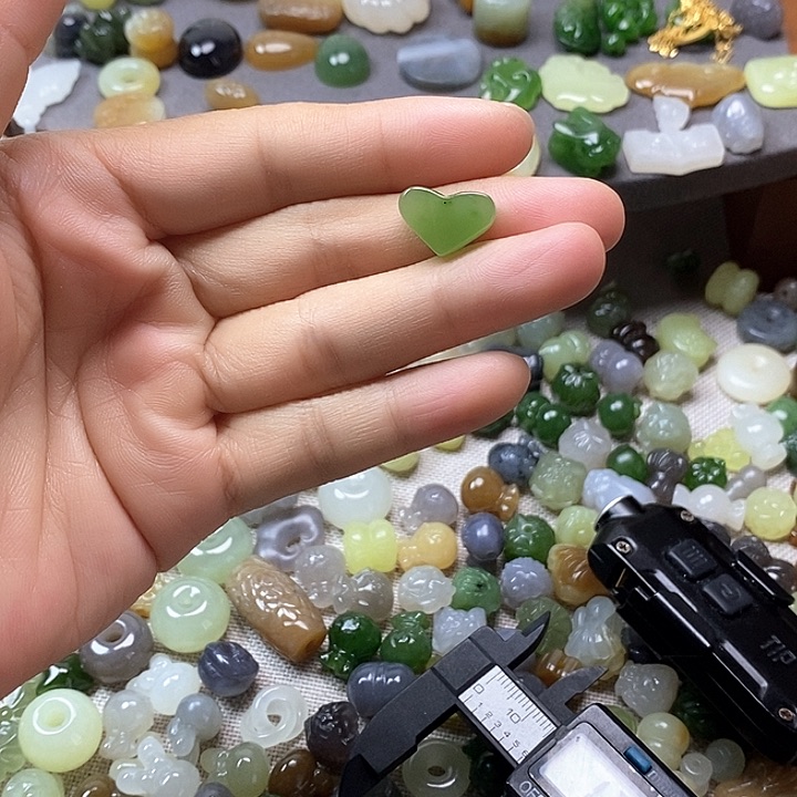 未镶嵌和田玉挂件爱心