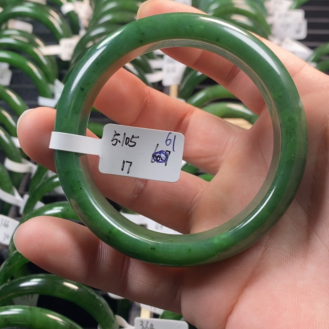 夏***姐和田玉（碧玉）未镶嵌手镯宽版