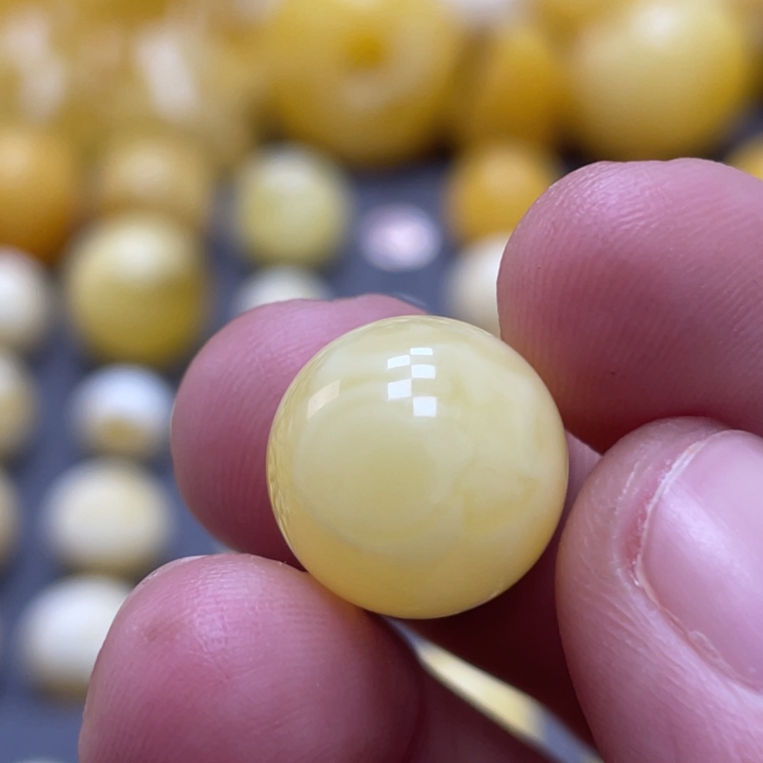 蜜蜡未镶嵌裸石13.7mm