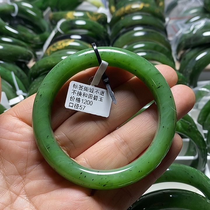 和田玉（碧玉）手镯未镶嵌粉绿正圈57口径