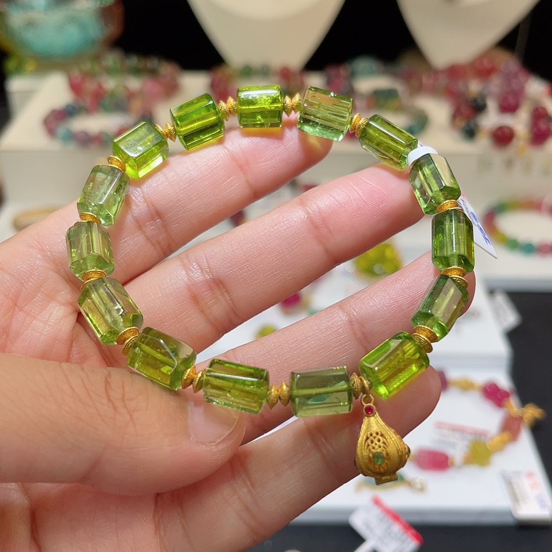 绿色碧玺手链18K金镶嵌 高冰透 方糖7.5+mm
