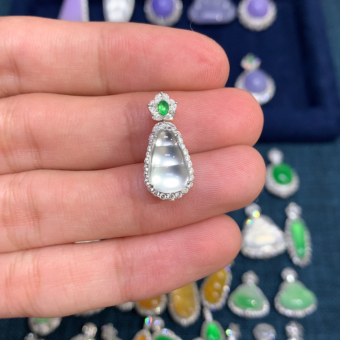 翡翠吊坠(不含链)18K金镶嵌白冰豆子