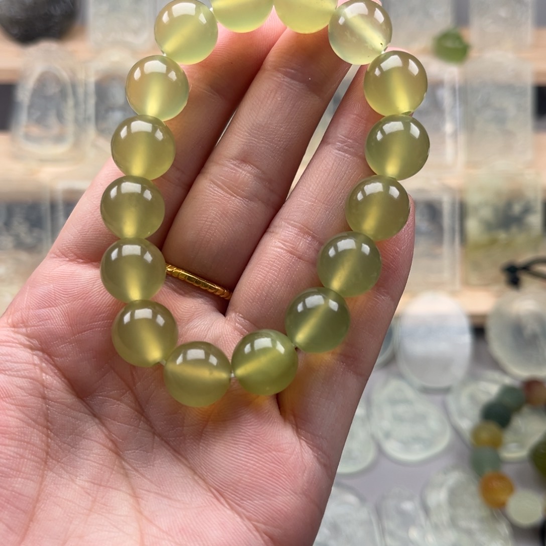 蛇纹石玉未镶嵌颈饰