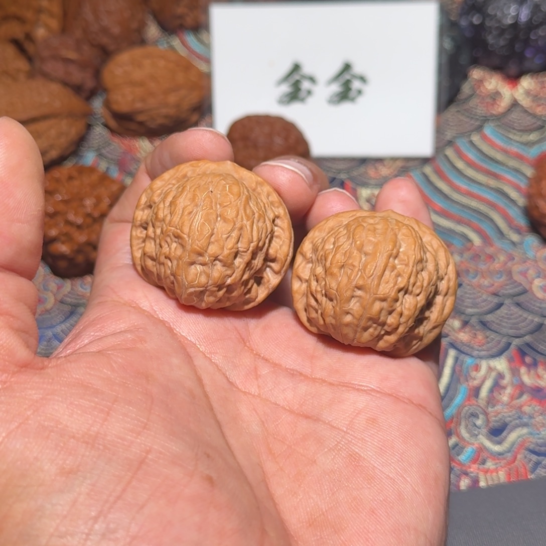 文玩核桃把件1287乾隆磨，尺寸37 37 31