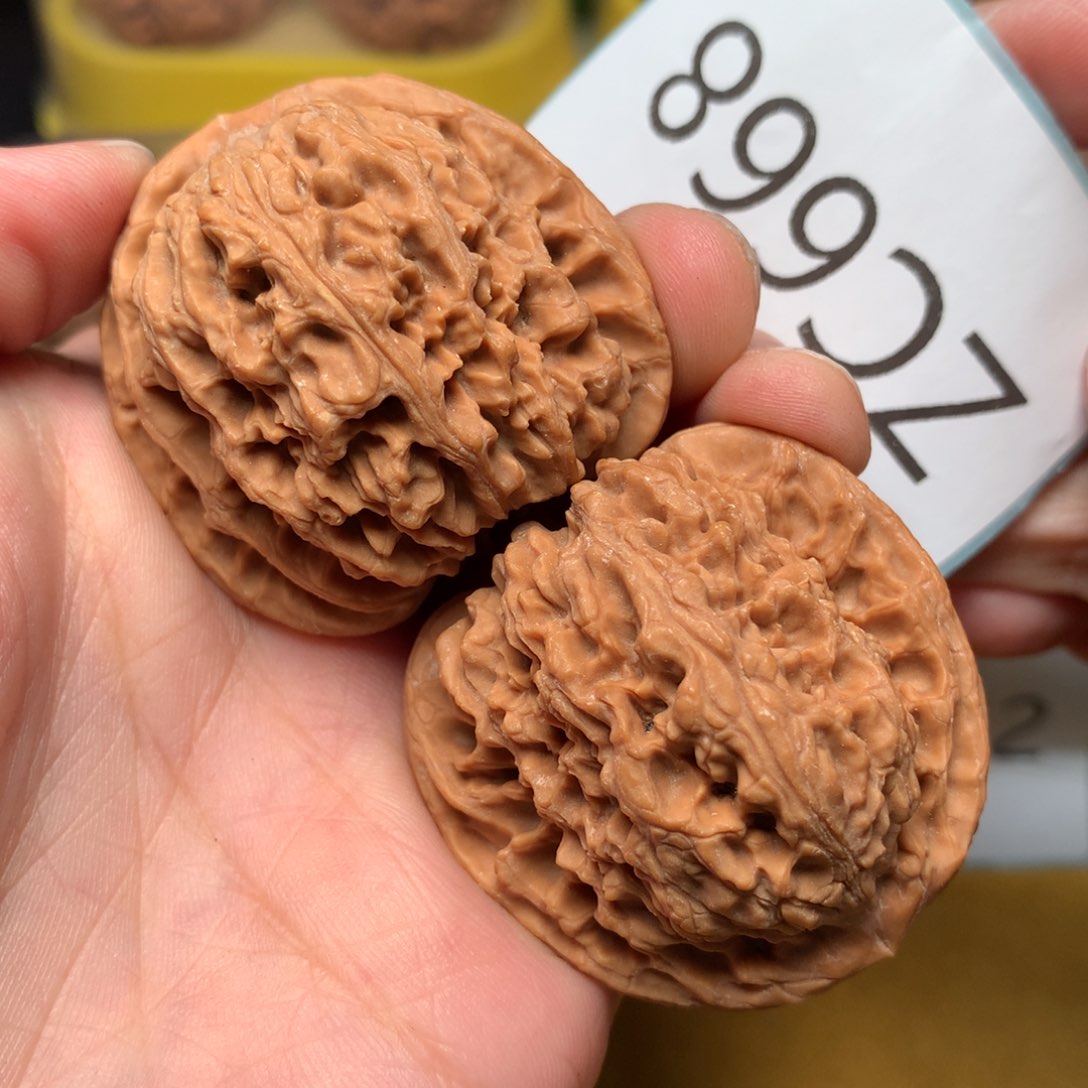 文玩核桃把件红皮炮弹南疆石42