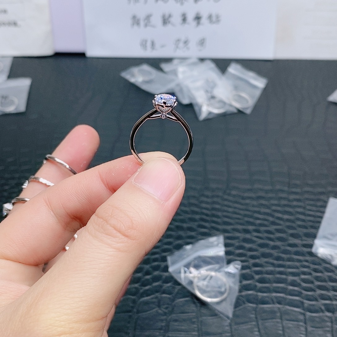合成碳硅石925银爱心手捧花1克拉20码