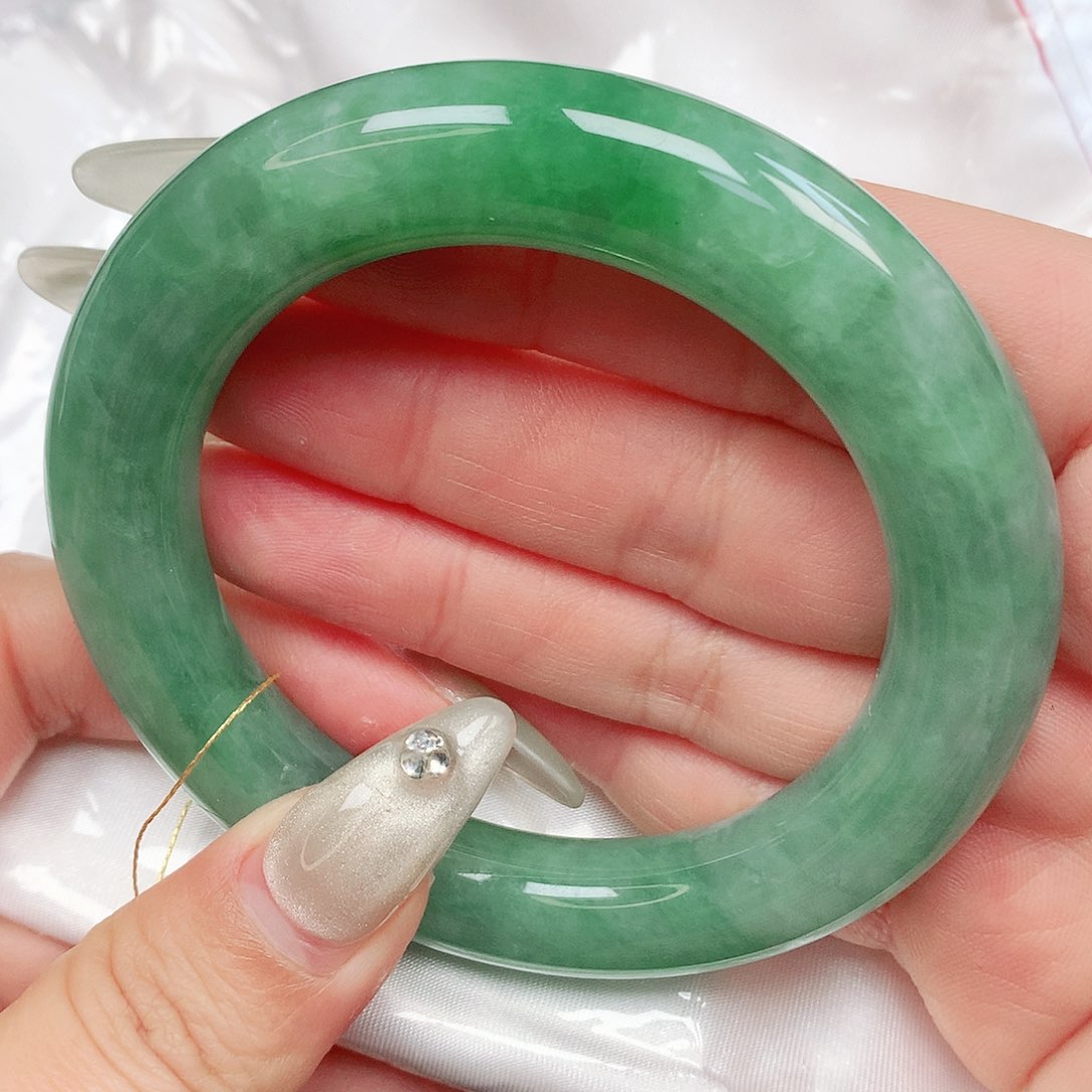 翡翠手镯未镶嵌抖音885