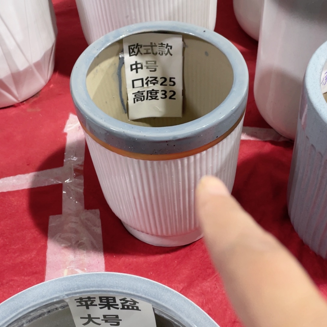 红陶中号欧式款竖纹带脚