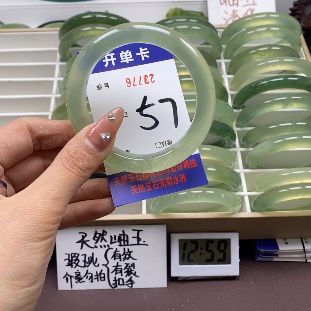 蛇纹石玉手镯未镶嵌