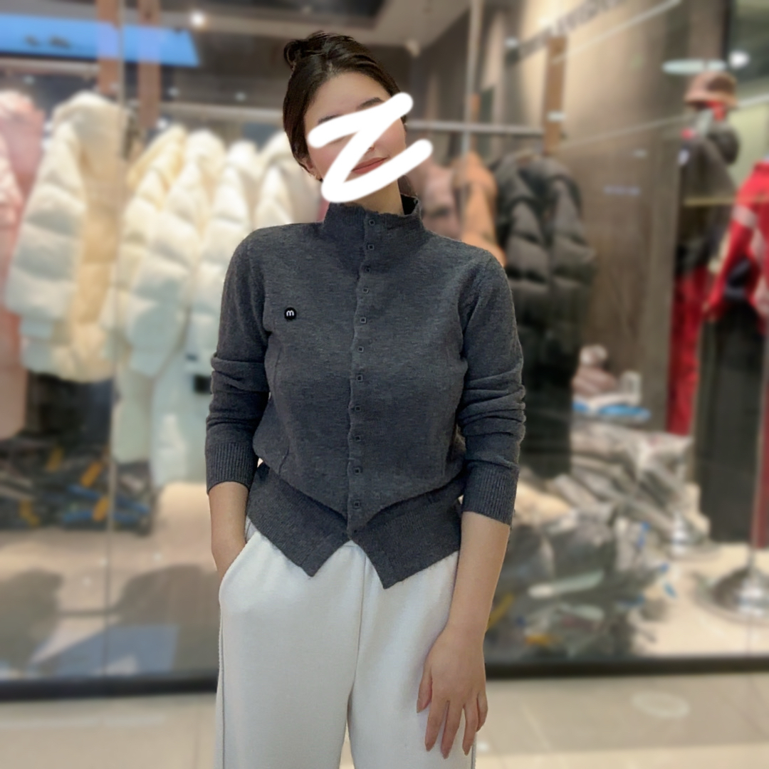 【墨臻推荐】2025年冬季新款时尚针织衫气质半领多扣毛衣开衫8178