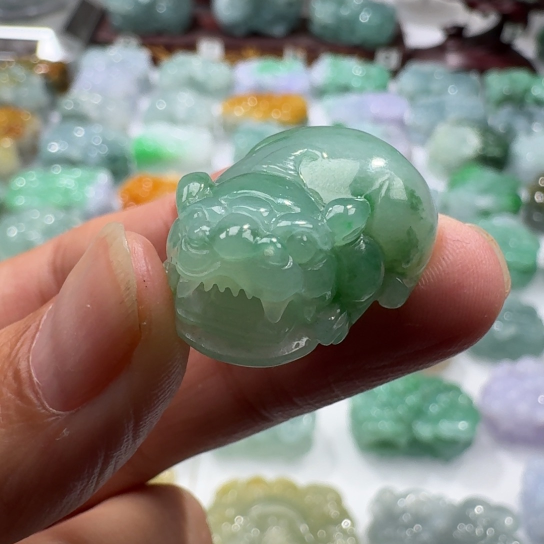 翡翠未镶嵌挂件貔貅