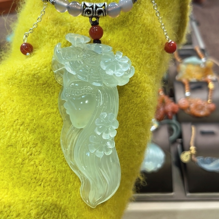蛇纹石玉颈饰未镶嵌