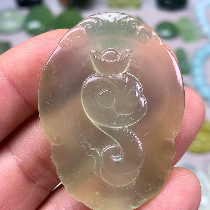 蛇纹石玉挂坠未镶嵌