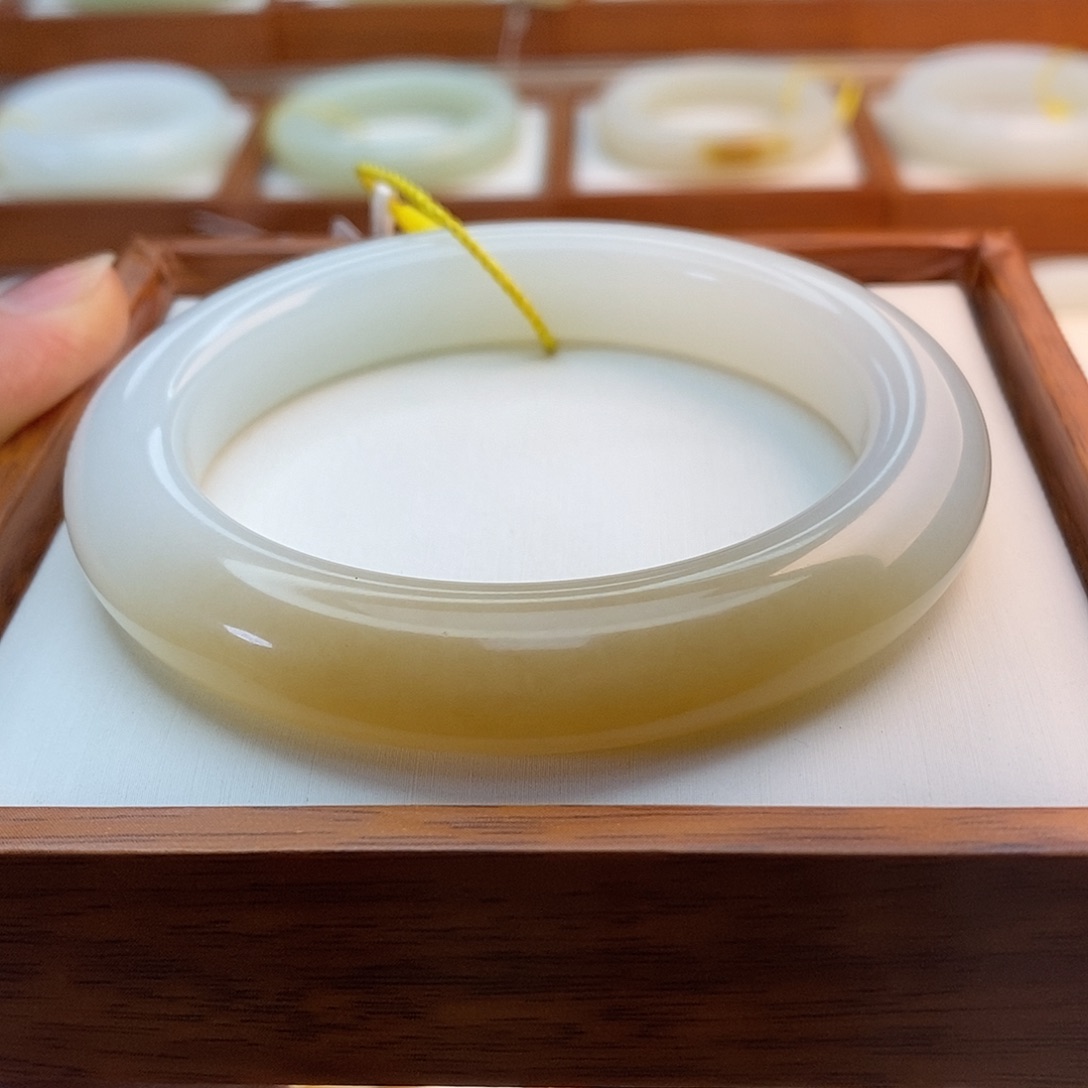 和田玉（糖玉）未镶嵌手链