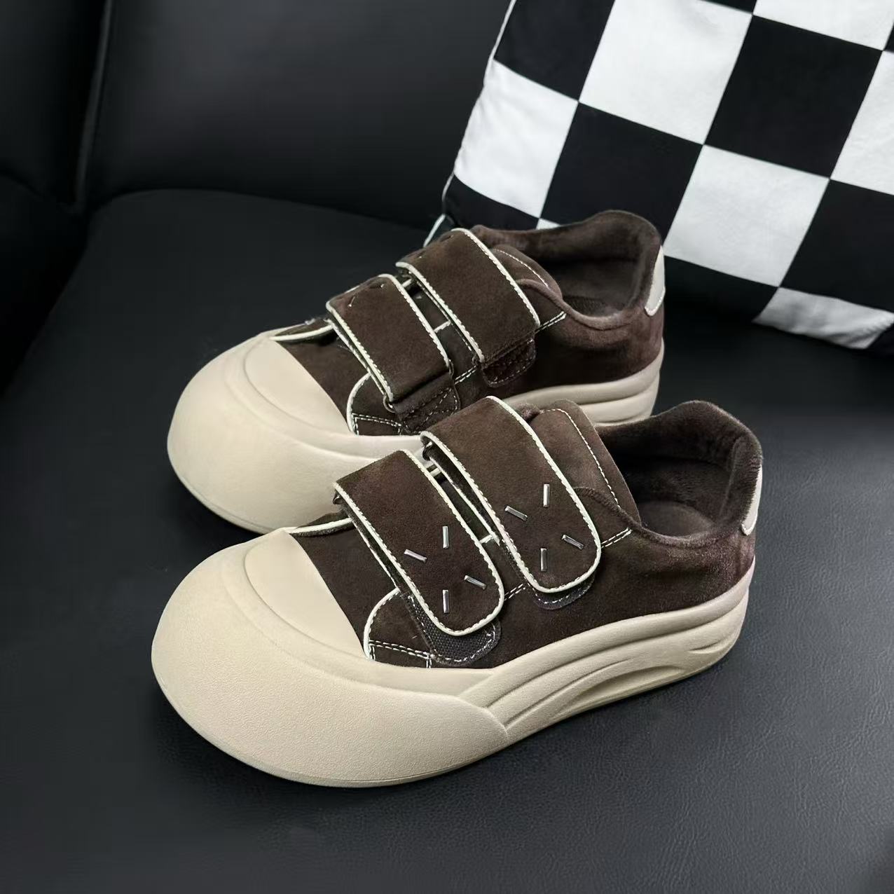 6015【品牌鞋--O压感】韩版低帮魔术贴圆头休闲板鞋复古