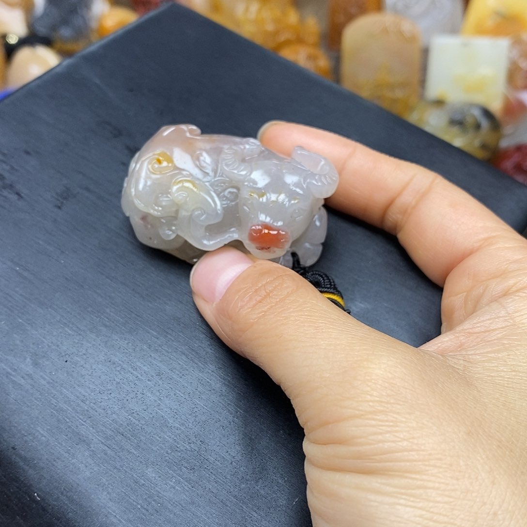 石英质玉（黄龙玉）颈饰未镶嵌