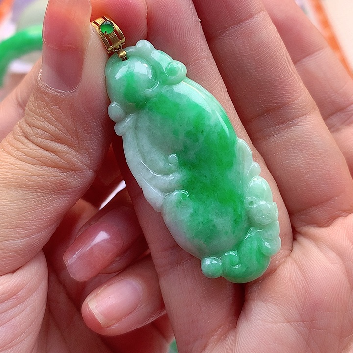 翡翠颈饰18K金镶嵌翡翠