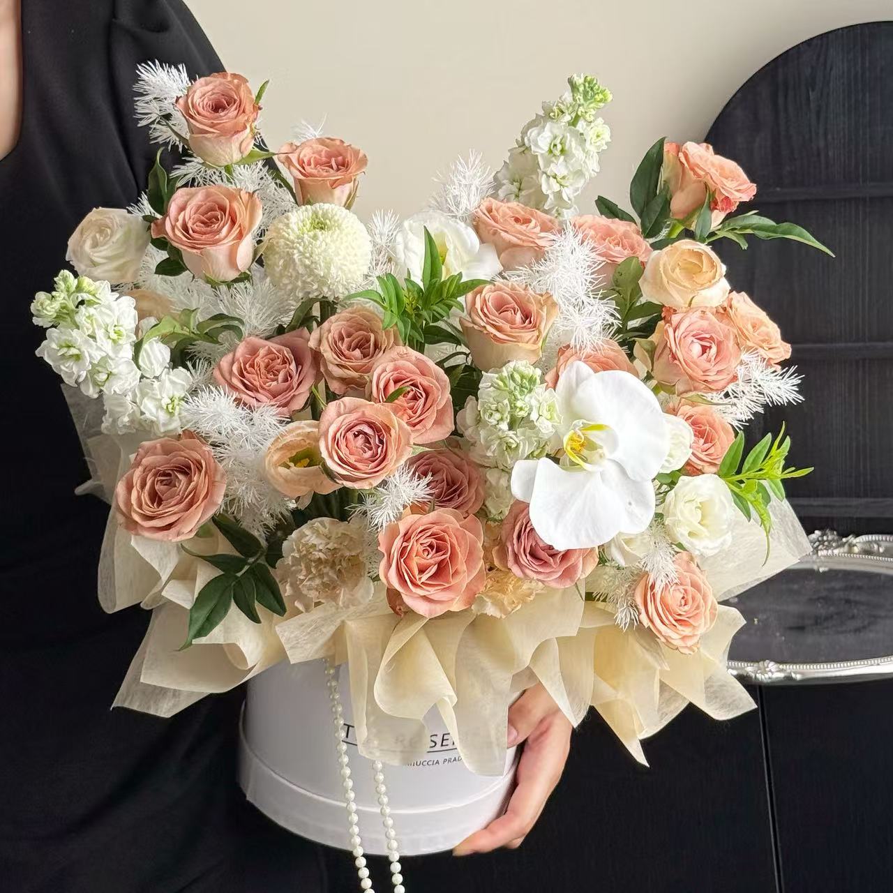 【心里种满鲜花】19枝卡布玫瑰蝴蝶兰混搭抱抱桶送女友对象恋人爱人闺蜜约会表白鲜花小时达同城配送