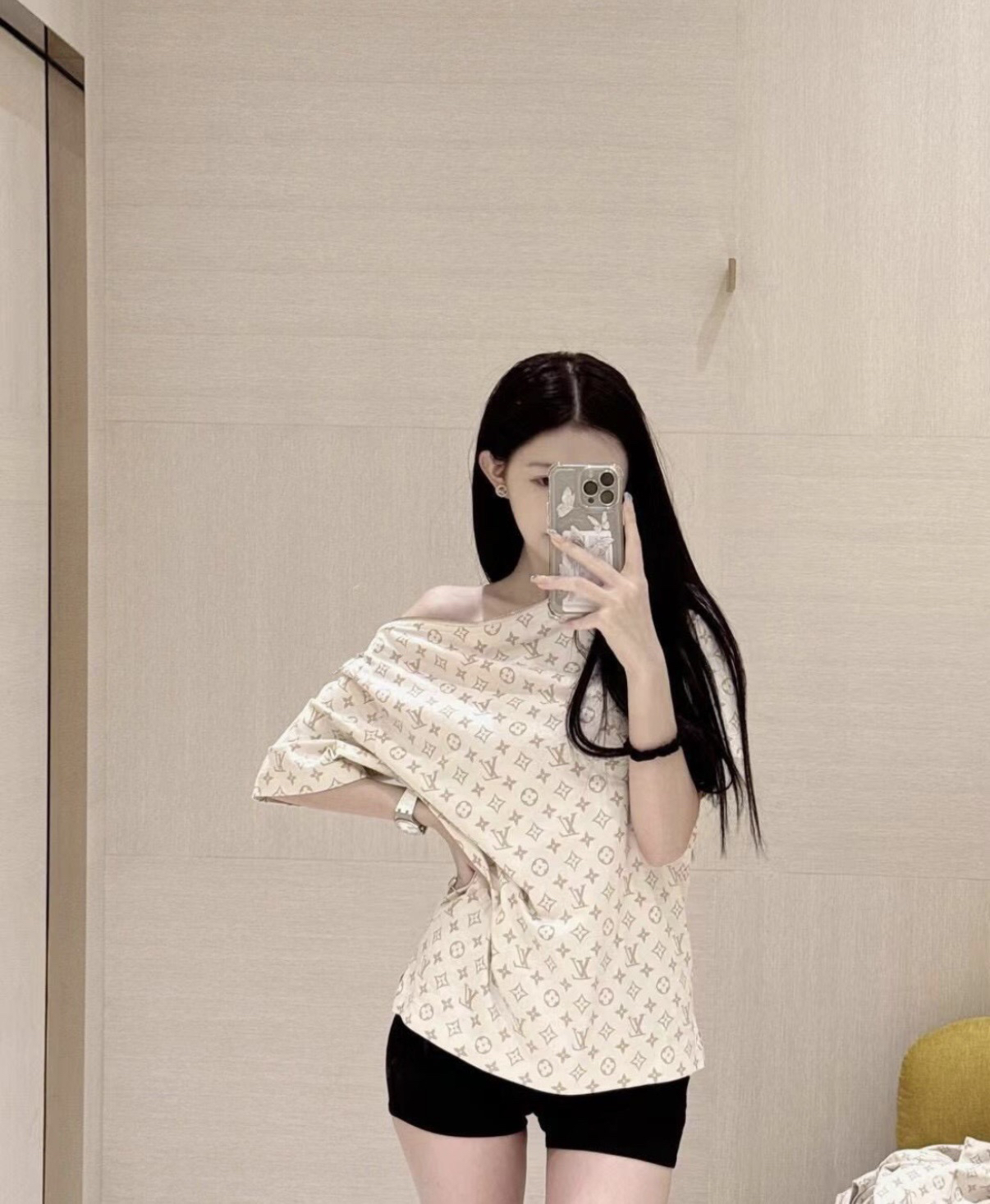 99新 LouisVuitton/路易威登 满印logo一字领T恤 xs码 01584