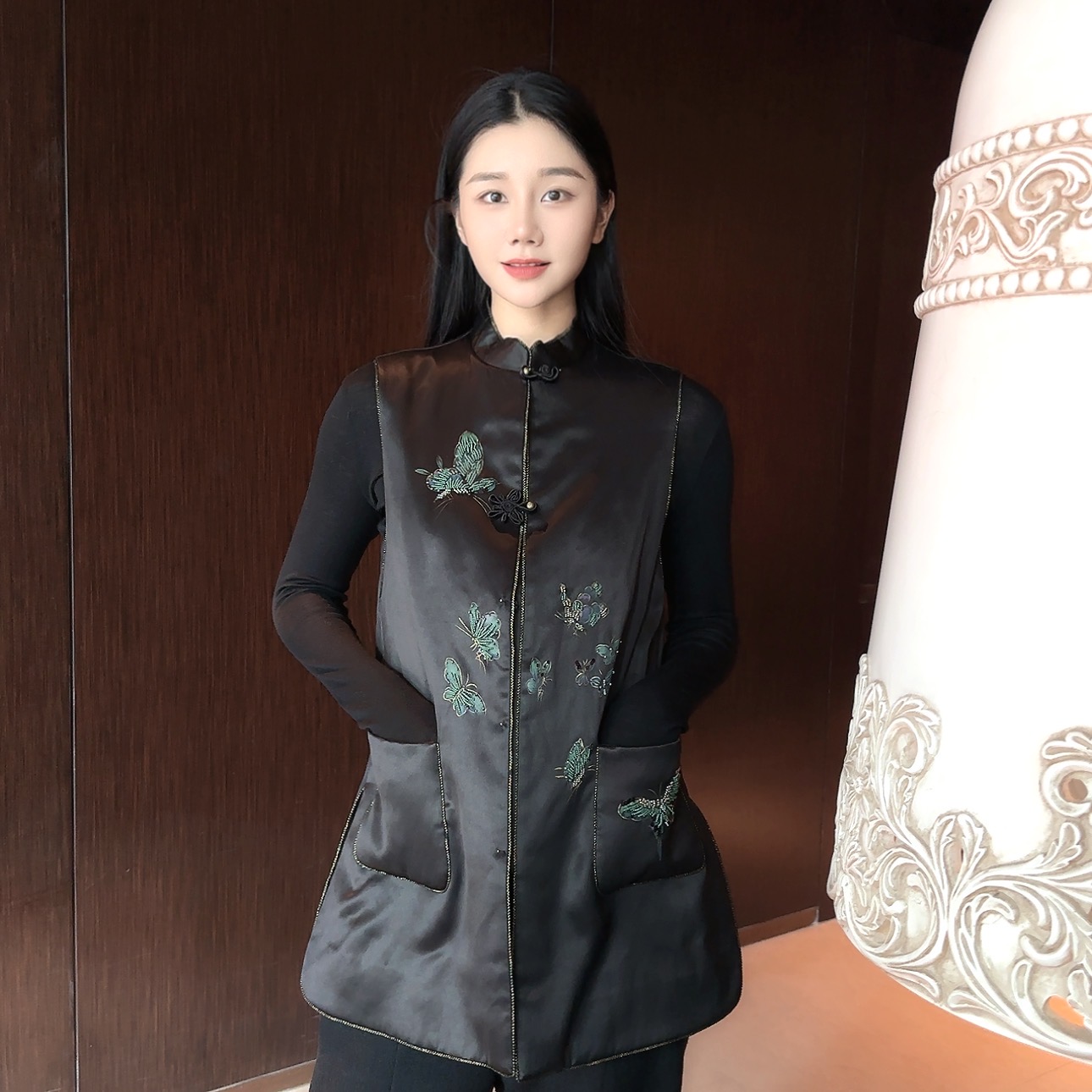 Betty Bairn【栩然蝶蝶】老油料30姆米手绘蝴蝶90白鹅绒马甲A6059