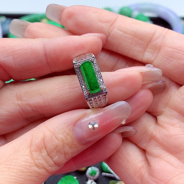 翡翠颈饰银S925镶嵌翡翠