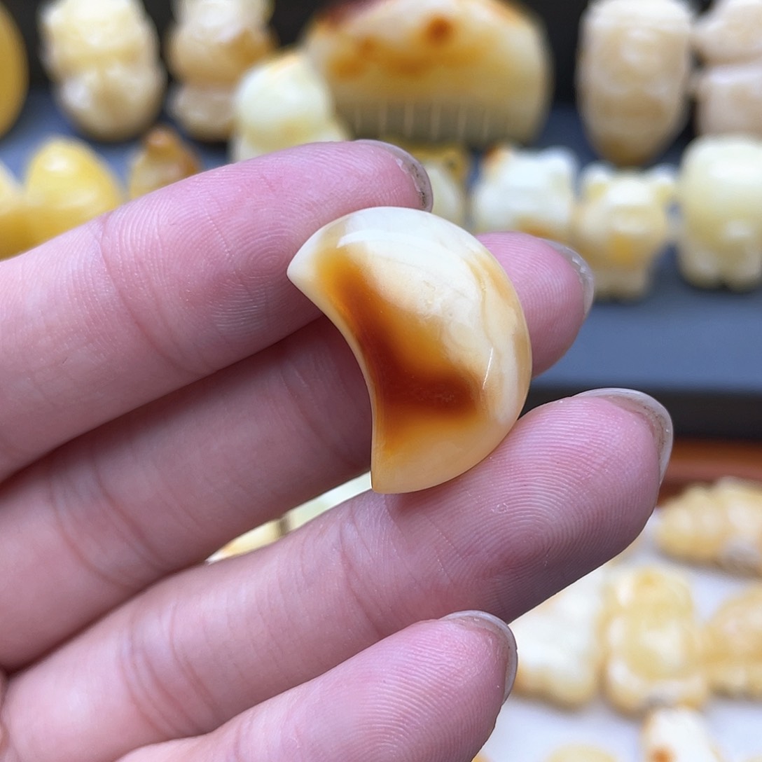 琥珀裸石未镶嵌蜜蜡