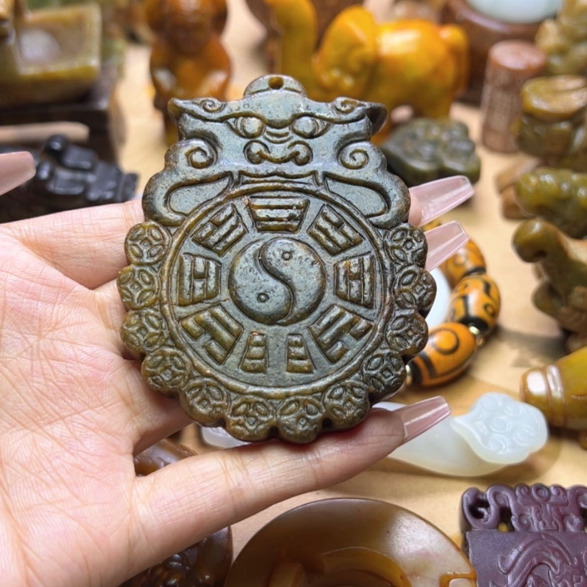 【闪购商品】蛇纹石玉颈饰未镶嵌