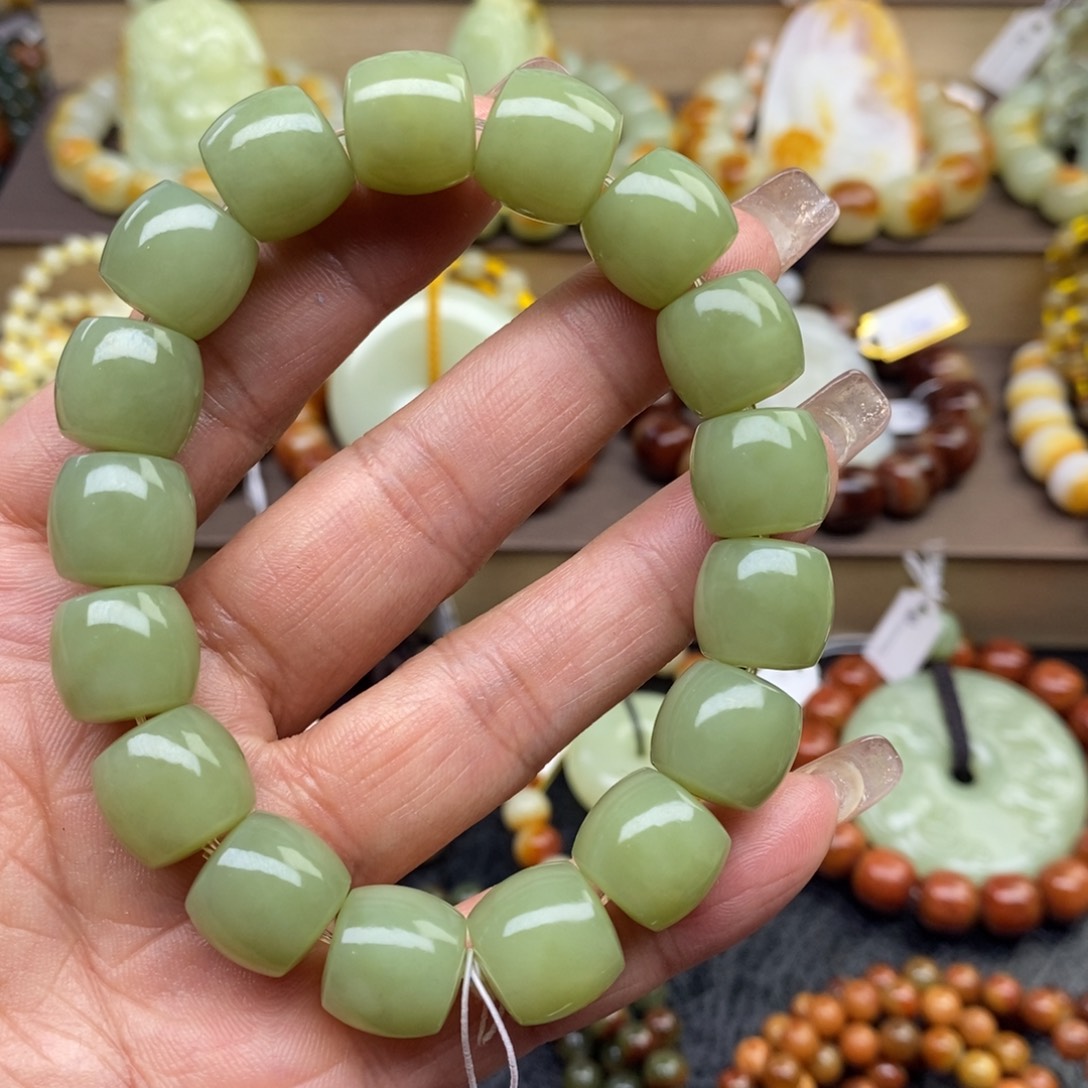 透闪石质玉未镶嵌手串