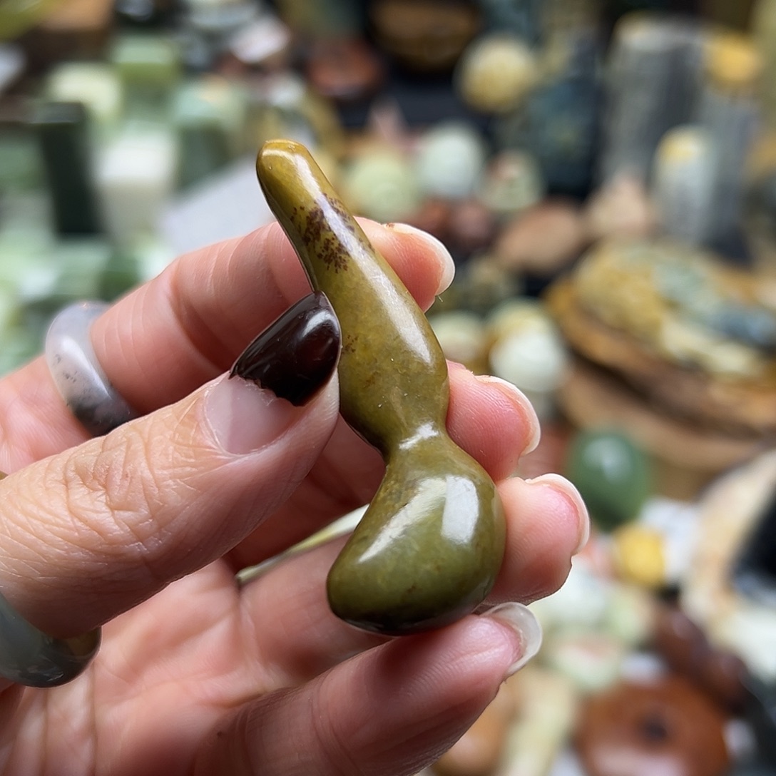 岫岩河磨玉（透闪石质玉）未镶嵌颈饰河磨玉葫芦