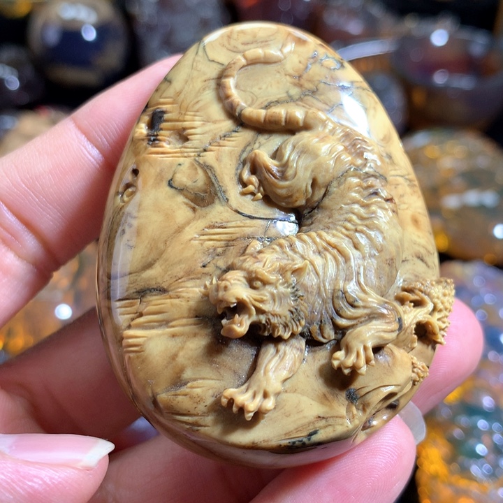 琥珀颈饰未镶嵌根珀老虎