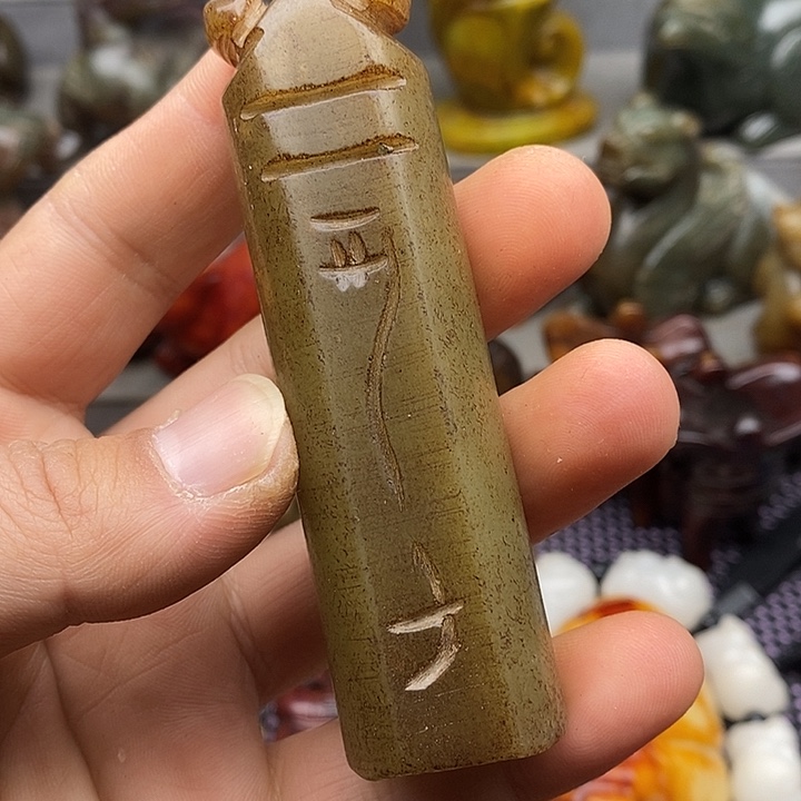 未镶嵌蛇纹石玉颈饰