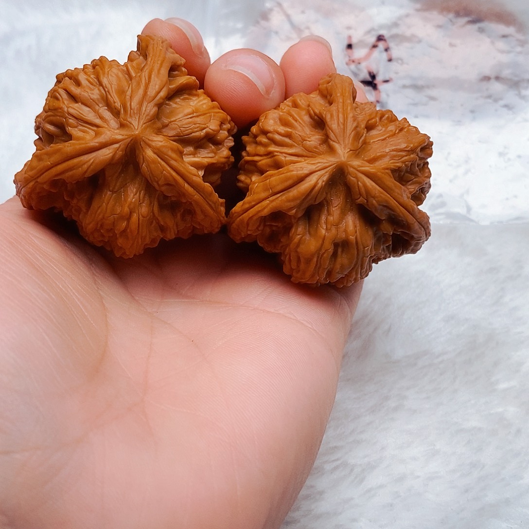 y***u文玩核桃吊坠三棱