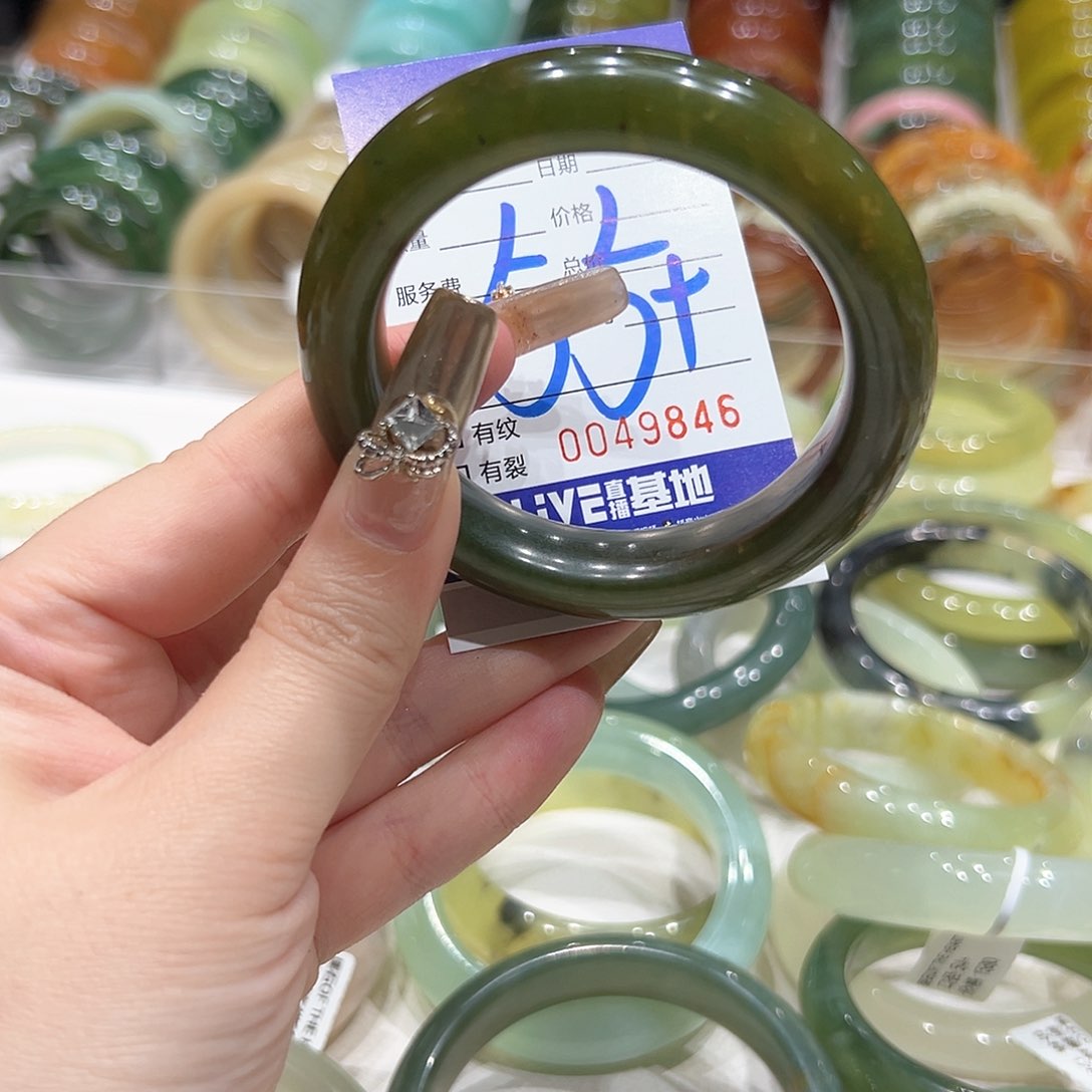 蛇纹石玉手镯未镶嵌