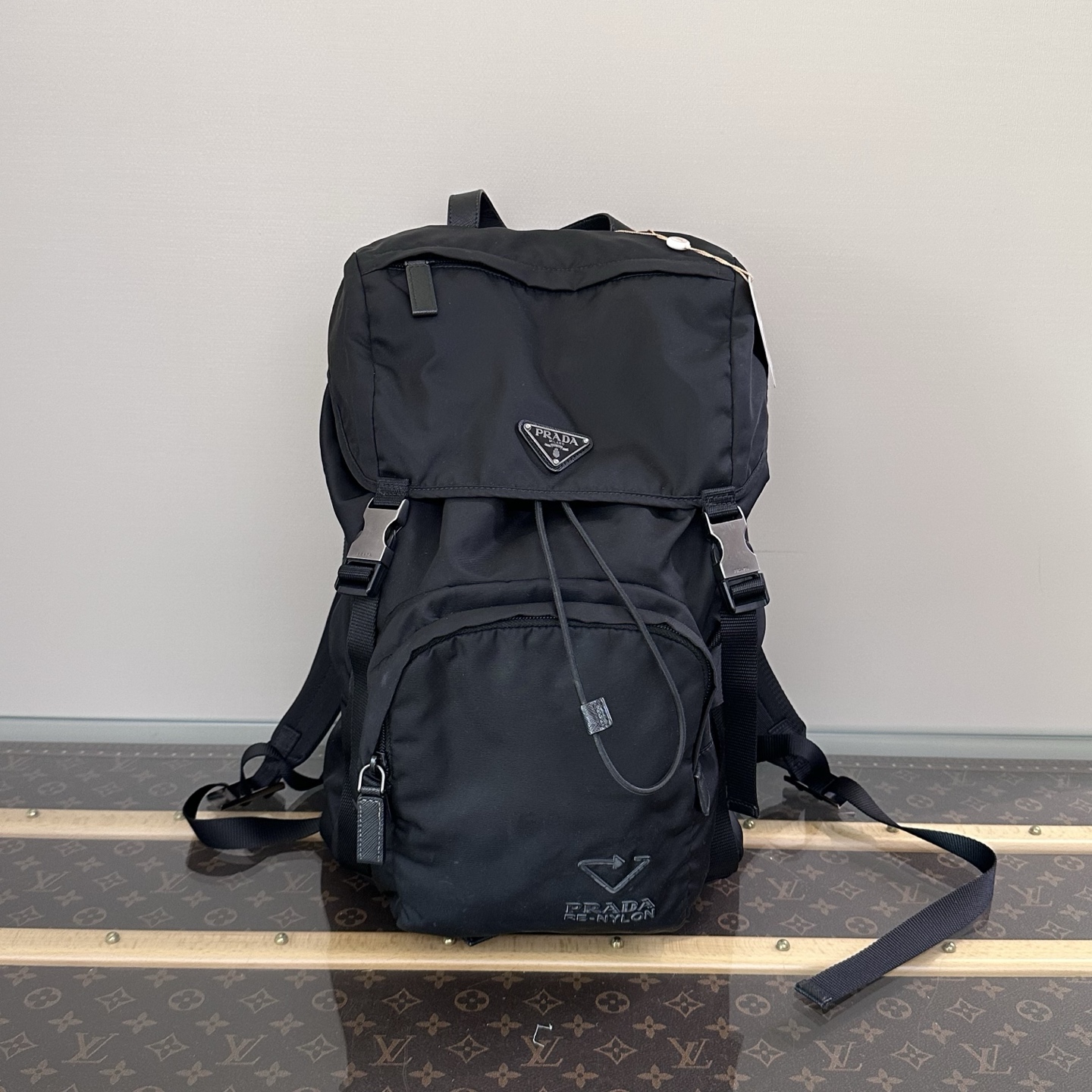 99新 Prada/普拉达 黑色再生尼龙经典三角标双肩包 43169