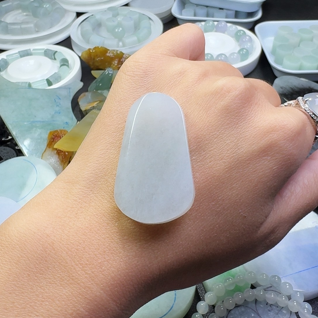 糕****定制翡翠未镶嵌定制九尾狐