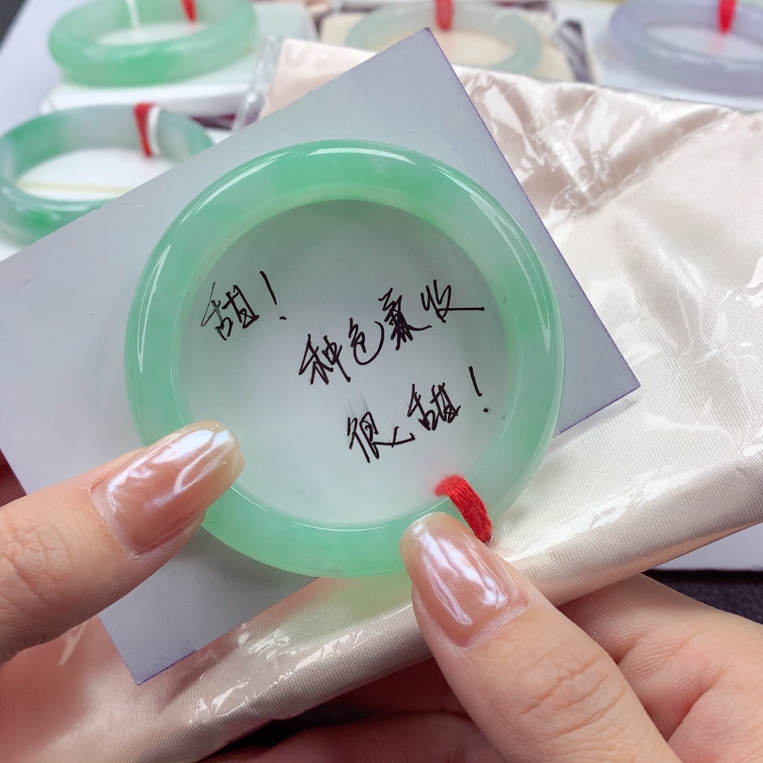翡翠手镯未镶嵌53圈口 起冰甜美可人冰晴绿