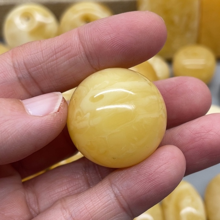 琥珀裸石未镶嵌领*哥蜜蜡