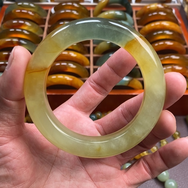 蛇纹石玉手镯未镶嵌毛*