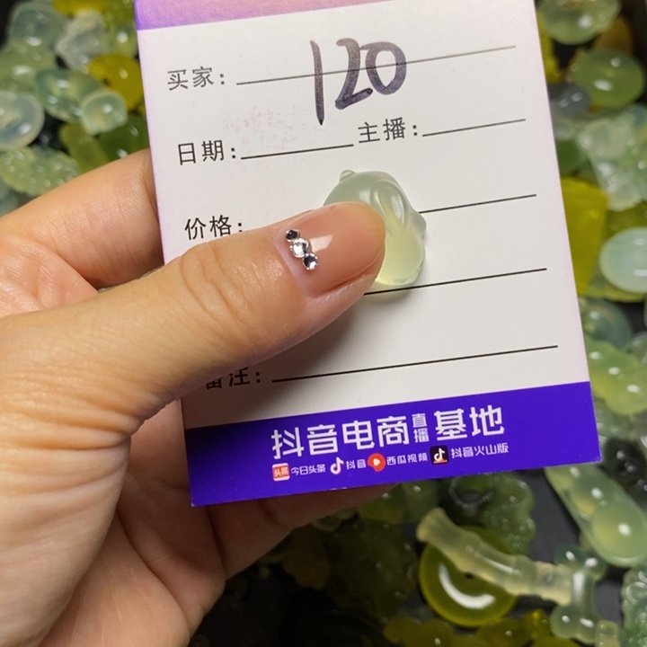 爱***属未镶嵌蛇纹石玉颈饰