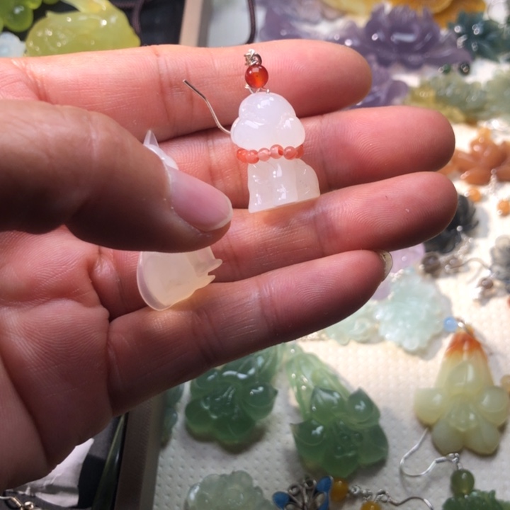 嘟***阁蛇纹石玉未镶嵌耳坠