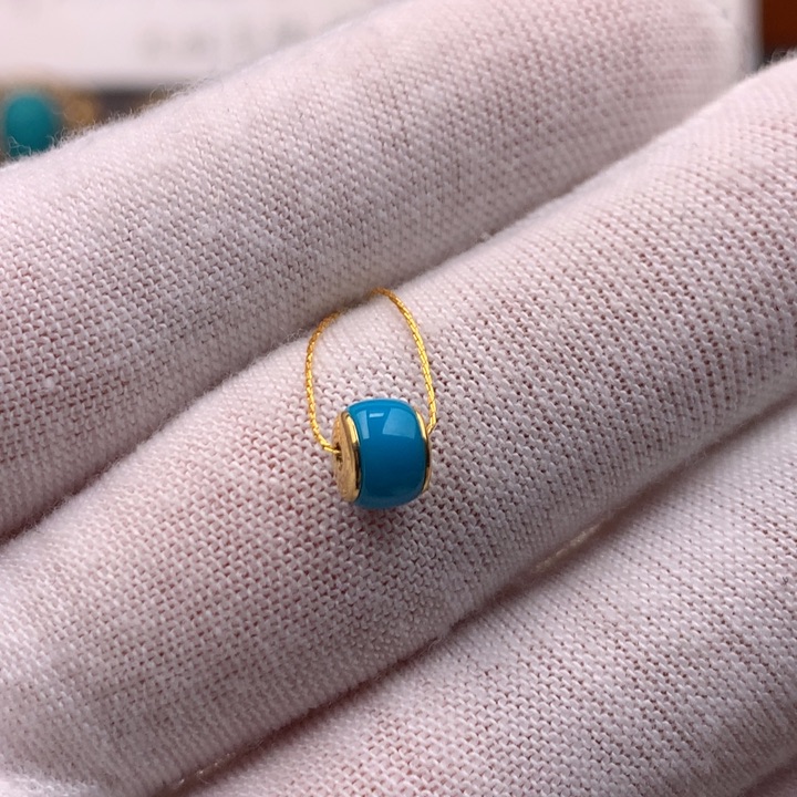 绿松石车挂18K金镶嵌