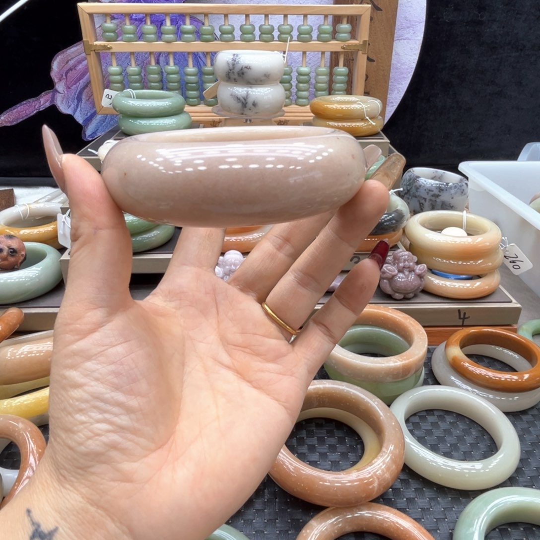 糖***。石英质玉合金手镯