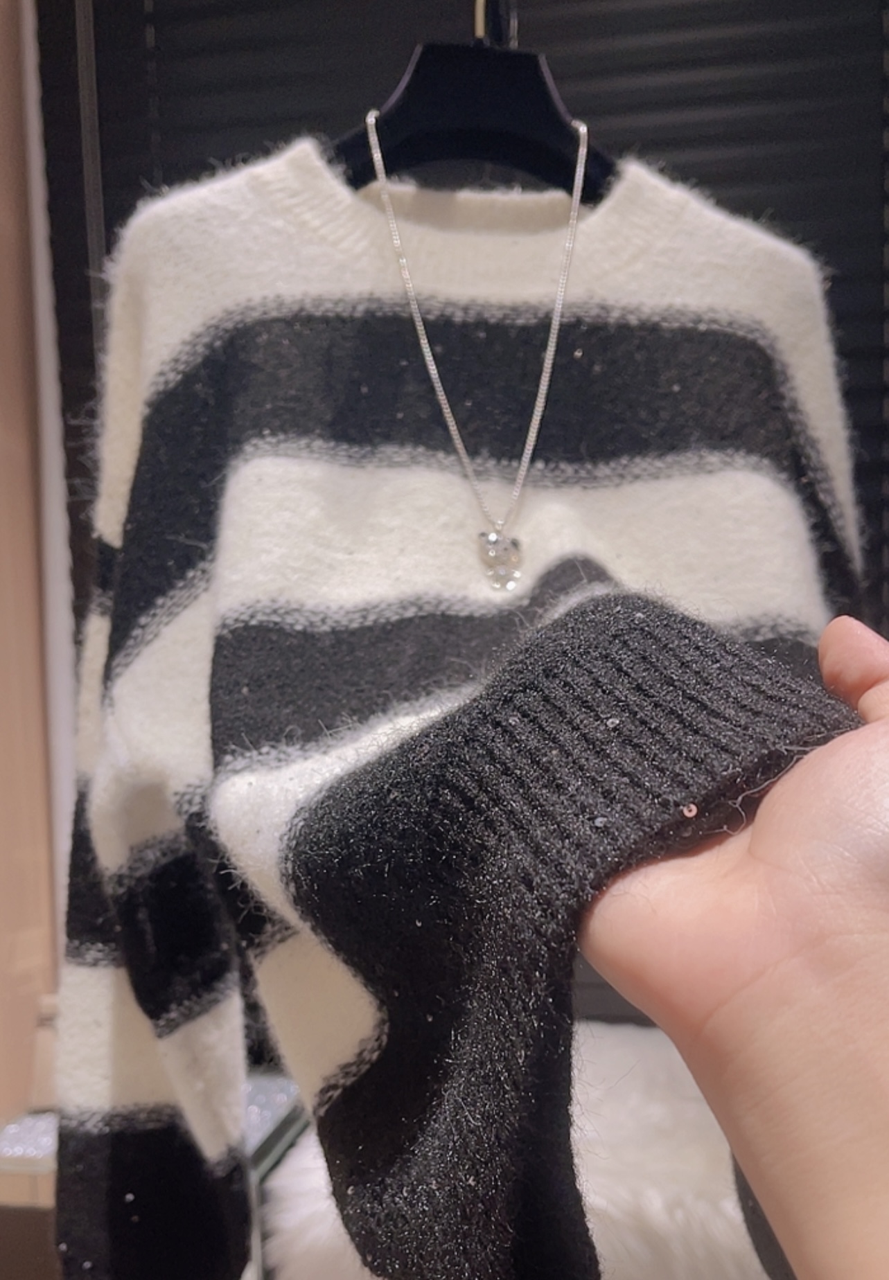 秋冬新款条纹亮片长袖针织休闲毛针织衫百搭女装套头（娜娜）